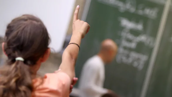 Schulen brauchten Freiheit, neue Wege zu gehen, "anstatt mit noch mehr Vorschriften, Druck von oben und standardisierten Tests festzustellen, dass unser Bildungssystem allenfalls mittelm&auml;&szlig;ig ist", sagen Lehrer unterschiedlicher Schulformen, die sich regelm&auml;&szlig;ig abends nach Feierabend treffen, um das Bildungssystem zu verbessern. - &copy; Daniel Karmann/dpa