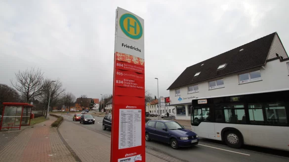 Die Bushaltestelle "Friedrichs" in B&ouml;singfeld steht schon lange auf der Priorit&auml;tenliste der Gemeinde. Dieses Jahr soll sie endlich umgebaut werden. - &copy; Archivfoto: Jens Rademacher
