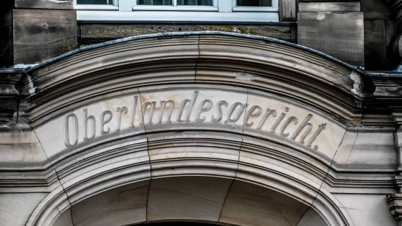 Eine 36-J&auml;hrige aus dem Kreis Lippe wurde vor dem Oberlandesgericht D&uuml;sseldorf angeklagt. - &copy; imago images/Michael Gstettenbauer