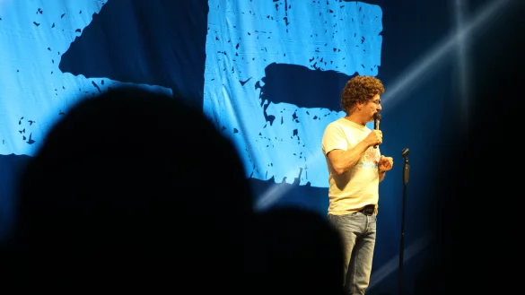 Kultfigur Atze Schr&ouml;der begeistert in der Phoenix-Contact-Arena. - &copy; Janet K&ouml;nig