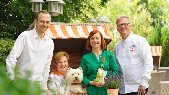 Familie Lemke ist sehr stolz, dass sie auch in diesem Jahr den Bib Gourmand eingeheimst haben. - &copy; Foto: Lemke
