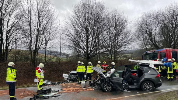 Die beiden VW Tiguan prallten Anfang Februar frontal ineinander. - © Freitag TV