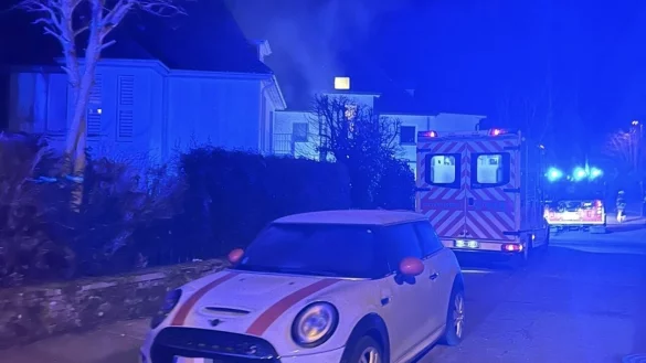 Ein Zimmerbrand hat Feuerwehr und Rettungsdienst auf den Plan gerufen. - &copy; Feuerwehr Detmold