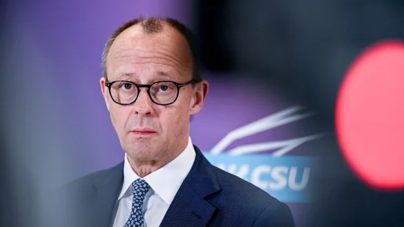 Friedrich Merz (CDU), Vorsitzender der CDU/CSU-Bundestagsfraktion, gibt ein Statement zum Wachstumschancengesetz und zu weiteren aktuellen Themen ab. - &copy; Britta Pedersen/dpa