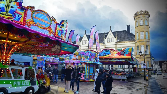 Besseres Wetter h&auml;tten sich die Beteiligten beim Fr&uuml;hlingsfest in der Innenstadt am Wochenende gew&uuml;nscht. - &copy; Nicole Ellerbrake