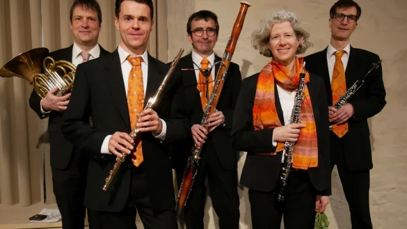 Bl&auml;serquintett des Landestheaters fesselt im hochvirtuosen Zusammenspiel. Mit Jan Klaus, Gabriele Bertolini, Sebastian Ott, Andrea M&uuml;ller und Michael Mayr (von links). - &copy; Thomas Kr&uuml;gler