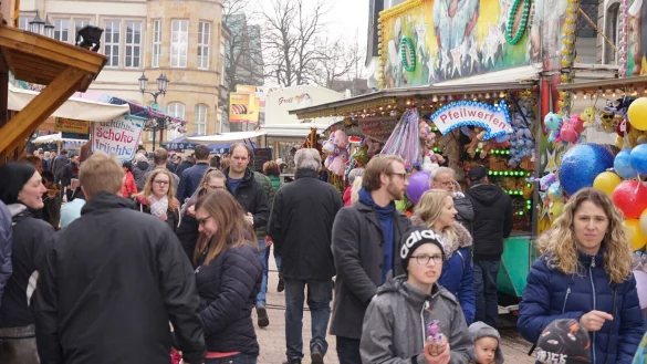 Beim Fr&uuml;hlingsfest in Horn werden am Wochenende hunderte von Besuchern erwartet. Die Gesch&auml;fte sind auch am Sonntag ge&ouml;ffnet. - &copy; Manfred H&uuml;tte