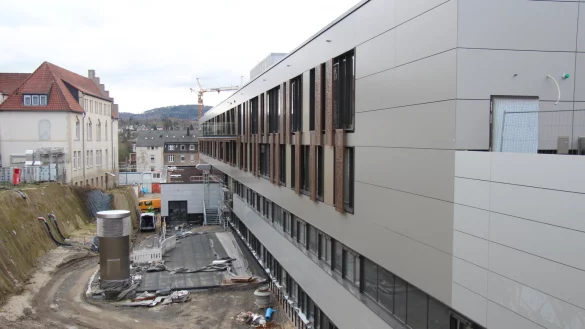 Baustelle Klinikum: Der Gebäudeteil C ist noch nicht fertig. Ein Vollbetrieb soll laut Klinik 2025 möglich sein. - © Dirk Baldus