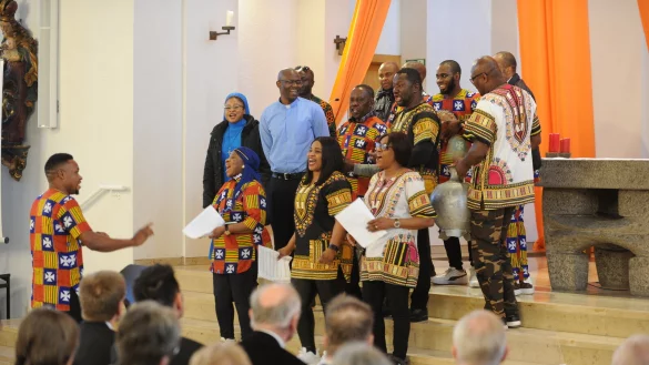Der Essener Chor African Voices sang in der St. Kilianskirche in Sch&ouml;tmar. - &copy; Nicole Ellerbrake