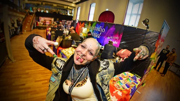 Tattoos, Piercing, Branding - die 4. Tattoo-Comvention hatte viel zu bieten. - © Nicole Ellerbrake