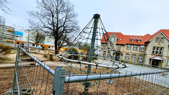 Trostlos: Hier m&uuml;ssen mehr als 200 Kinder jeden Tag ihre Pausen verbringen. - &copy; Eike J. Horstmann