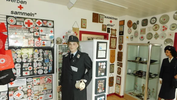 Die Rotkreuz-Sammlung mit vielen Exponaten ist in der Parkstra&szlig;e 18 auf mehrere kleine R&auml;ume verteilt. - &copy; Bildrechte: Rotkreuzgeschichtliche Sammlung in Westfalen-Lippe