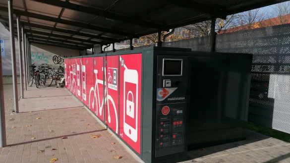 Die Fahrradboxen am Bahnhof stehen oberhalb der Fahrradgarage. - &copy; Stadt Lemgo