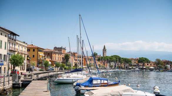 F&uuml;r viele Deutsche ein beliebtes Urlaubsziel: der Gardasee. Auch die italienische Mafia h&auml;lt sich hier h&auml;ufiger auf. - &copy; Daniel Reinhardt