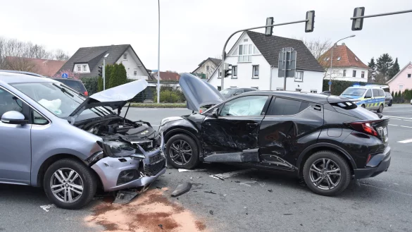 Auf der Kreuzung Klingenbergstra&szlig;e/Lagesche Stra&szlig;e sind Dienstagmittag zwei Autos zusammengesto&szlig;en. - &copy; J&ouml;rn Fries