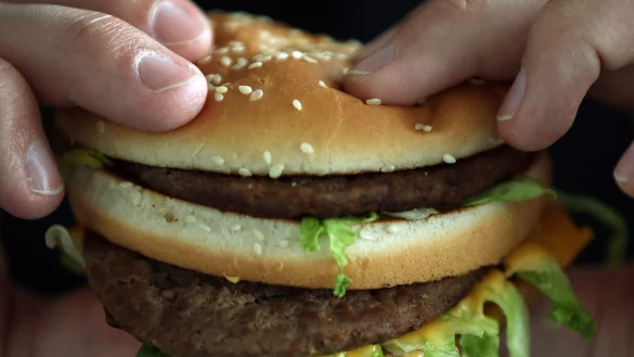 Vegetarische Burger sollen k&uuml;nftig nicht mehr kosten als die klassische Variante. - &copy; dpa