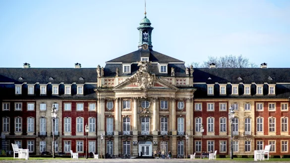Das Hauptgebäude der WWU Münster im fürstbischöflichen Schloss. - © picture alliance / Hauke-Christian Dittrich