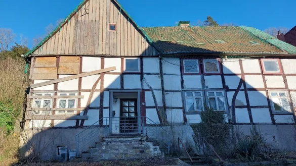 Das marode Haus in der Alten Torstra&szlig;e wird abgerissen. - &copy; Michaela Wei&szlig;e