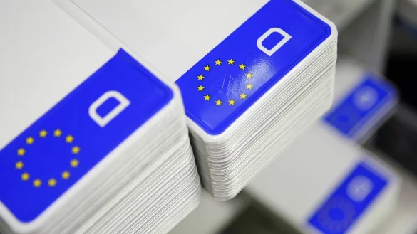 Die ersten ukranischen Fl&uuml;chtlinge m&uuml;ssen jetzt zur KfZ-Zulassungsstelle, um ein deutsches Nummernschild zu beantragen. - &copy; David-Wolfgang Ebener