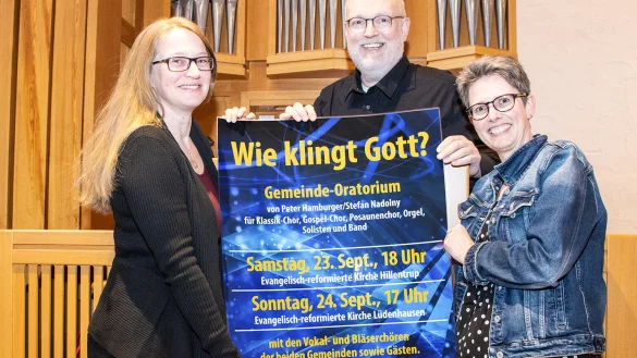 Freuen sich auf das ungew&ouml;hnliche Musikprojekt: Dagmar Schneider (evangelisch-reformierte Kirchengemeinde Hillentrup), Uwe Rottkamp und Nicole Schnormeier (evangelisch-reformierte Kirchengemeinde L&uuml;denhausen, von links). - &copy; Evangelisch-reformierte Kirchengemeinde Hillentrup