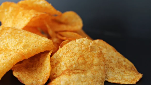 In Chips-Packungen der Marke Viva Chips wurden Mineral&ouml;lr&uuml;ckst&auml;nde entdeckt. Sie sind nachweislich krebsf&ouml;rdernd. - &copy; Pixabay Symbolbild