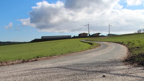 Die Stra&szlig;e "Auf dem Hohen Felde" wird &ouml;ffentlich und verbindet die Barntruper mit der Sibbentruper Stra&szlig;e. - &copy; Nadine Uphoff