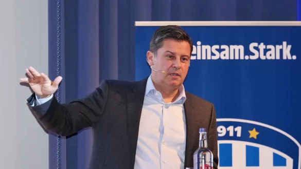 Christian Seifert verfolgt mit dem Handball auf der von ihm gegr&uuml;ndeten Streamingplattform Dyn gro&szlig;e Pl&auml;ne. - &copy; J&ouml;rg Hagemann