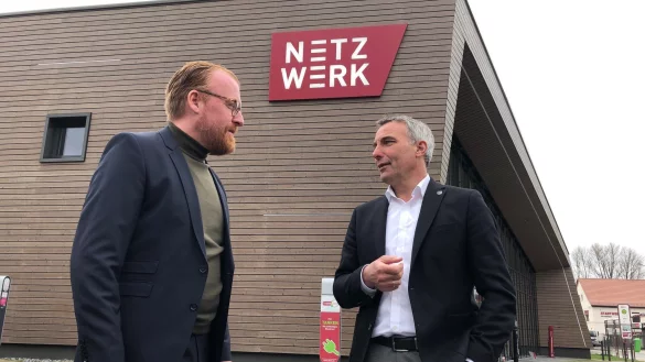 Stadtwerke-Geschäftsführer Volker Stammer (links) und sein „doppelter Chef“: Bürgermeister Dirk Tolkemitt, der gleichzeitig auch Aufsichtsratsvorsitzender des Versorgers ist. - © Thomas Reineke