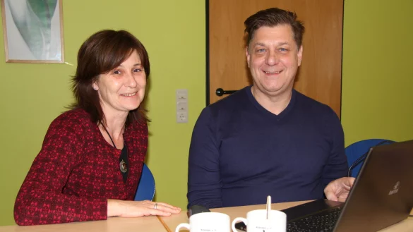 Corina Räker und KOMM-Chef Uwe Fauck im Sozialbüro "Albatros". - © Tobias Schneider,Archivfoto: Tobias Schneider,Archivfoto: Tobias Schneider