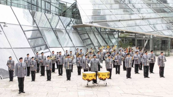 Das Heeresmusikkorps Hannover gastiert am 26. April in der Phoenix Contact Arena. - &copy; Bildrechte: Heeresmusikkorps Hannover