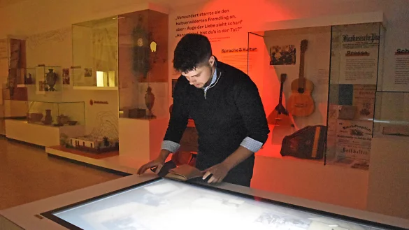 Auf der Suche nach Familiendokumenten der Familie Rusch muss LZ-Volont&auml;r Philipp Kersten zusammen mit seiner Gruppe eine Reihe an R&auml;tseln l&ouml;sen. - &copy; atrin_N.