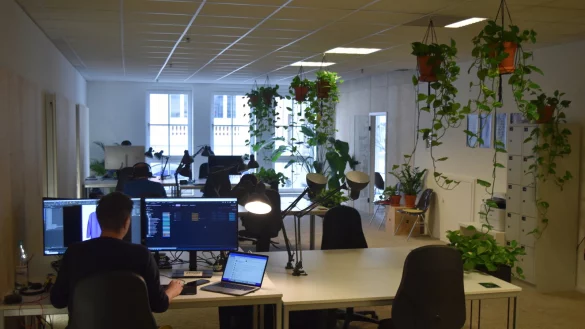 Die Arbeitsplätze in der oberen Etage des Coworking-Space werden gut angenommen. Am neuen Standort soll es Platz für noch einige Schreibtische mehr geben. - © Katrin Niemeier