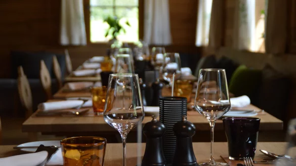 Die Gastronomen blicken zuversichtlich in die Zukunft, sind aber auch wegen steigender Kosten in Sorge. - &copy; Symbolbild Pixabay