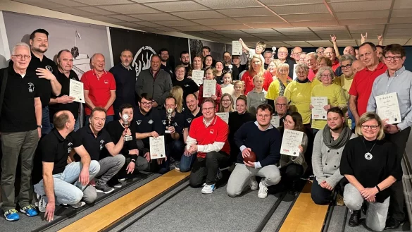 Kegeln mit der SPD: 14 Teams k&auml;mpften um den Pokal. - &copy; SPD