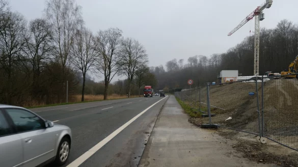 Der Ausbau der Paderborner Straße steht bald auf der Agenda - zumindest zunächst die Feinplanung. Es geht um einen Weg durch die Inselwiese sowie Beschelunigungsspuren für Busse - und später um eine Brücke von der Oberen Mühle zum Freilichtmuseum. - © Sven Koch