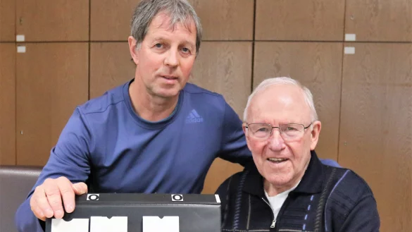 Der neue St&uuml;tzpunktleiter Michael Gruhl (links) mit seinem Vorg&auml;nger Hans-Joachim D&ouml;rrer, der seit 1980 im Amt war. - &copy; Oliver K&ouml;nig