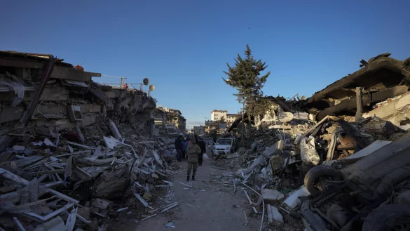 Der Schock nach dem Erdbeben in der T&uuml;rkei ist enorm, viele Menschen wollen helfen - Organisationen sammeln Spenden. - &copy; KHALIL HAMRA