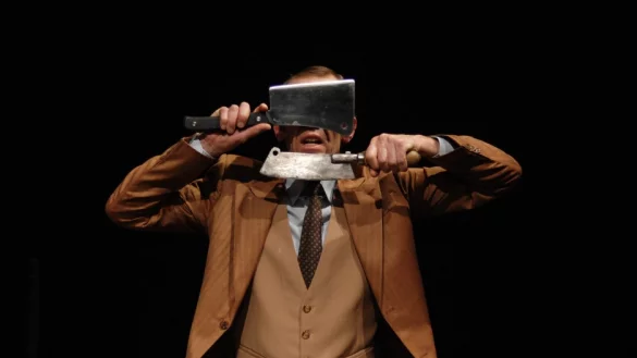 Das Theaterlabor Bielefeld gastiert mit dem Solost&uuml;ck "Schlachtertango" im Hexenb&uuml;rgermeisterhaus. Darin geht es um das Leben des Bielefelders Ludwig Meyer, der als Homosexueller und Jude in KZs kam - und auch nach Ende des Krieges gegen Diskriminierung und Verfolgung k&auml;mpfen musste. - &copy; Tom Dobrowski