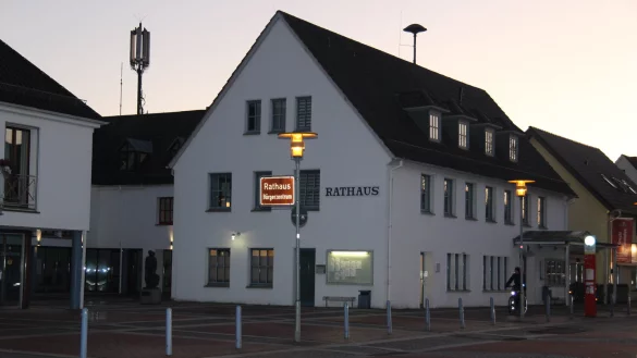 Der alte Teil des Rathauses soll energetisch saniert werden. - &copy; Cordula Gr&ouml;ne