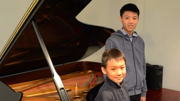 Alexander Hadjakos und Weilun Zhu aus der Klasse von Stefan Claßen. - © Stadt Detmold