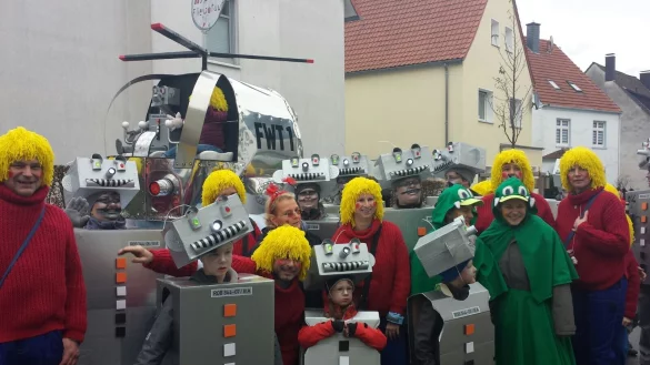 Im Drücker-Spaßteam sind auch einige Lipper vertreten. Als Motto suchen sich die Mitglieder gerne Fernsehsendungen für Kinder aus. "Robbi, Tobbi und das Fliewatüüt" war auch schon dabei. - © Drücker-Spaßteam