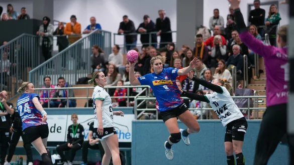 Lisa Frey setzt sich durch. Die Blombergerin erzielt einen ihrer zwei Treffer. - &copy; Kornej Weibert