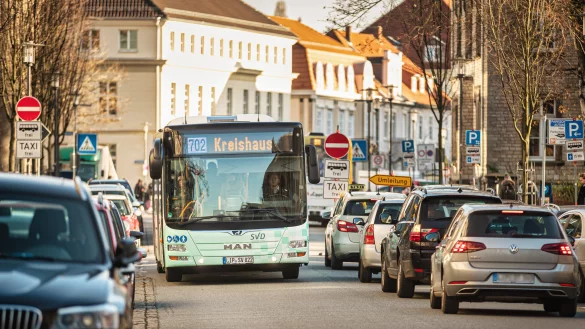 Auch der Kreis Lippe wird eine Menge Geld investieren, um das 49-Euro-Ticket zu finanzieren und den &Ouml;PNV in Lippe attraktiver zu machen. - &copy; Torben Gocke