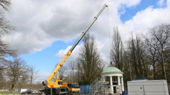 2019 ist der Leopoldsprudel, das Wahrzeichen des Staatsbades, umfassend saniert worden. - &copy; Alexandra Schaller