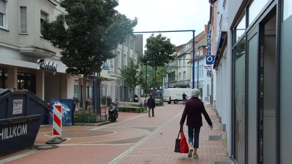 Die Kundenfrequenz im Zentrum der Zuckerstadt k&ouml;nnte deutlich besser sein. Leerstehende Gesch&auml;fte sind aber ein Problem. Die SPD m&ouml;chte sie wie auch &ouml;ffentliche Geb&auml;ude in ein Kunstf&ouml;rderkonzept einbeziehen. - &copy; Archivfoto: Cordula Gr&ouml;ne(LZ)