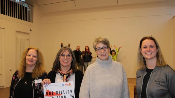 Das Team hinter "One Billion Rising" in Lemgo: Silvia Exler (von links), Petra Junghans (beide AWO Kastanienhaus am Wall), Christiane Osterhage und Constanze Hey. - &copy; Nico D&uuml;llmann