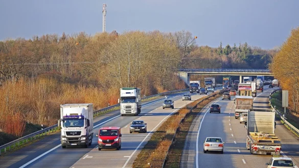 Mehr Sicherheit auf f&uuml;r Auto- und Lkw-Fahrer - das ist das selbsterkl&auml;rte Ziel vom neuen Leiter der Autobahnpolizei. - &copy; Pixabay (Symbolfoto)