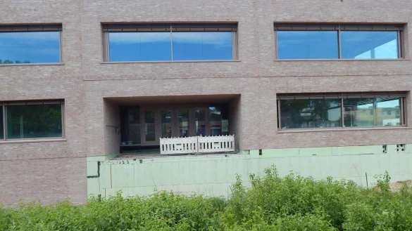 In der S&uuml;dstadtschule werden zwar schon Kinder unterrichtet, so richtig fertig ist sie aber noch nicht. - &copy; Gunter Held