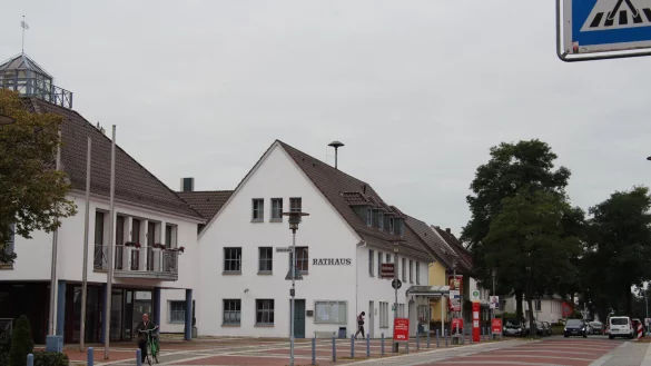 Das Rathaus und die Pivitsheider Stra&szlig;e in Augustdorf sollen umgestaltet werden. - &copy; Archivfoto: Nadine Uphoff