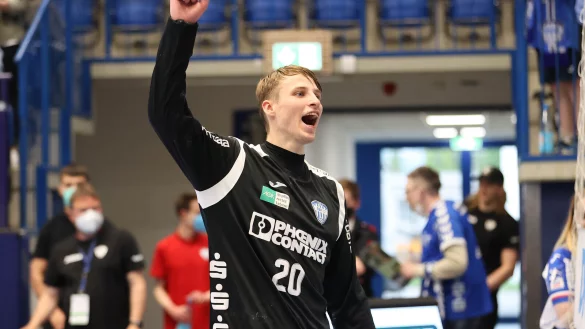 Finn Zecher, der Mann des Abends mit zw&ouml;lf Paraden, stimmt das "Humba" an. - &copy; paul cohen